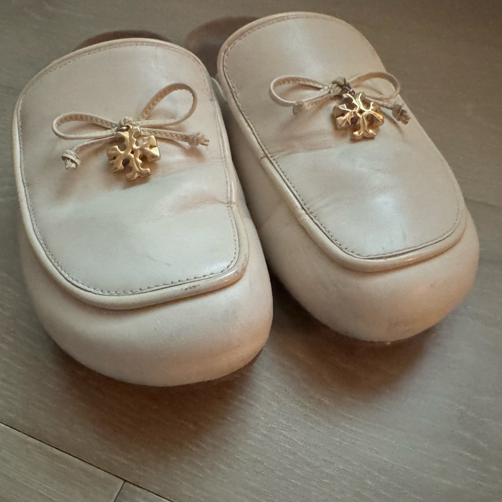 Tory Burch Women’s Charm Cream Mules with Gold Accent Size 8 - Picture 2 of 8